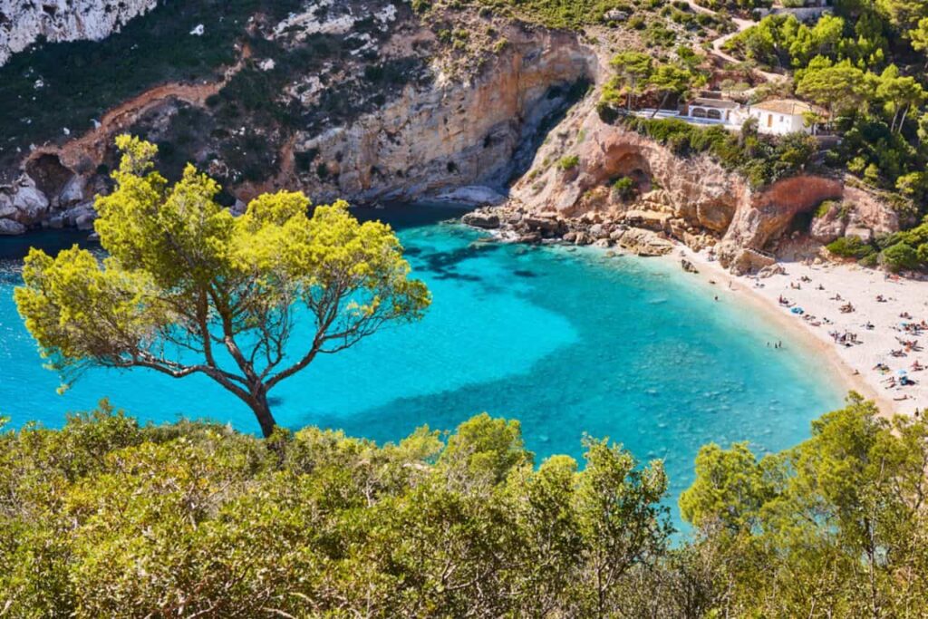Cala Granadella (J?vea), een van de beste baaien aan de Costa Blanca.