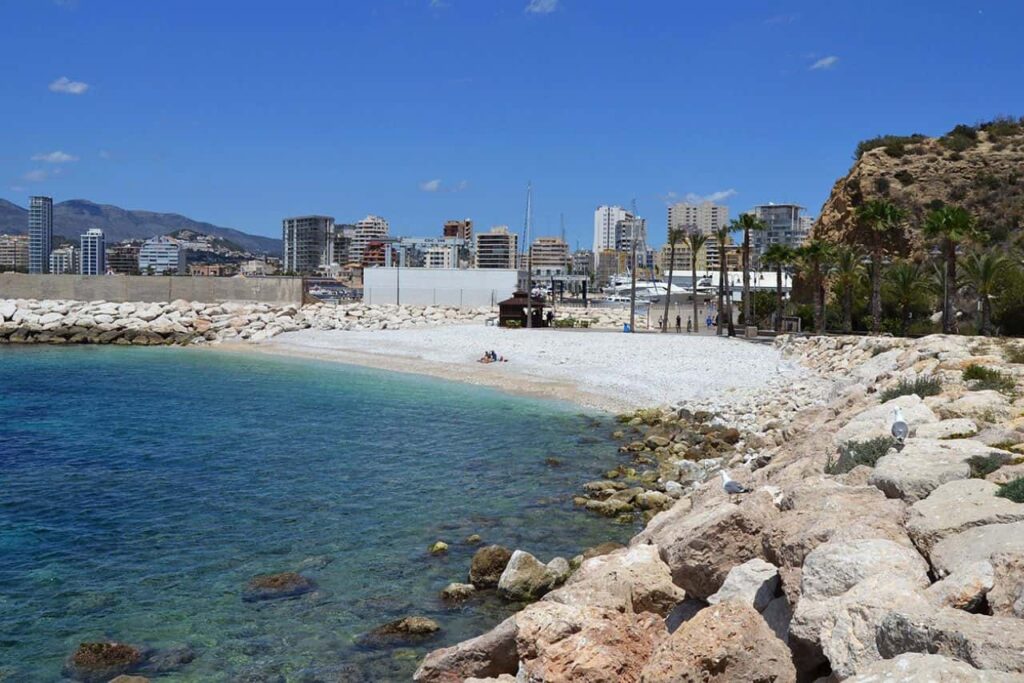 De baai El Rac? (Calpe), een van de beste baaien aan de Costa Blanca in de buurt van de Pe??n de Ifach.