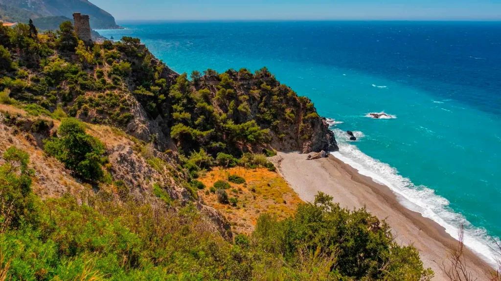 Zatoka Pino (Nerja) na Costa del Sol.