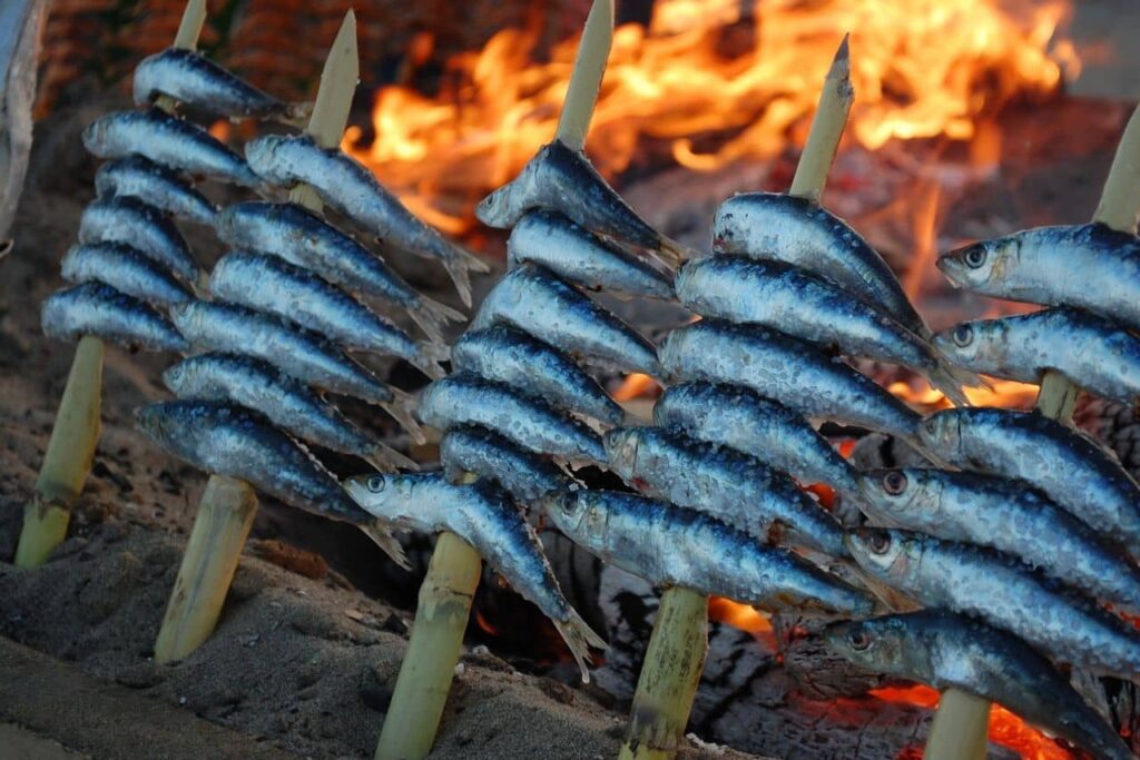Espeto de sardinas, kwintesencja dania kuchni Malagi.