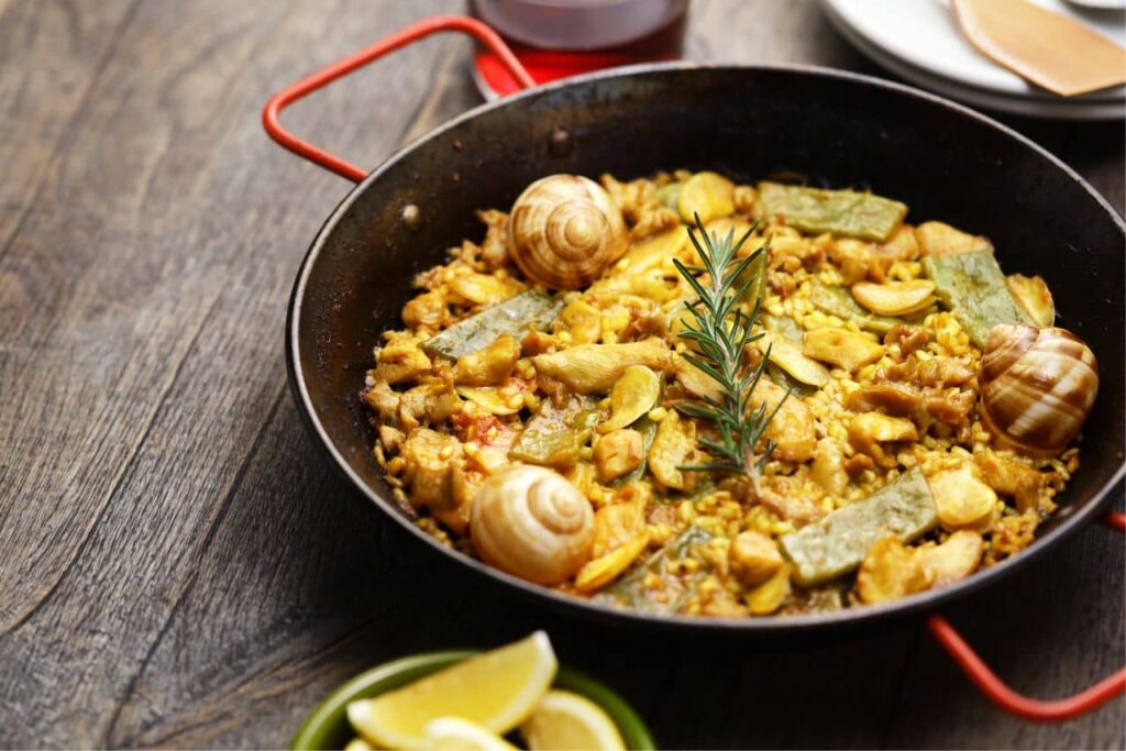 Arroz bomba de Calasparra avec du lapin et des escargots: un repr?sentant national de la gastronomie ? Murcia.