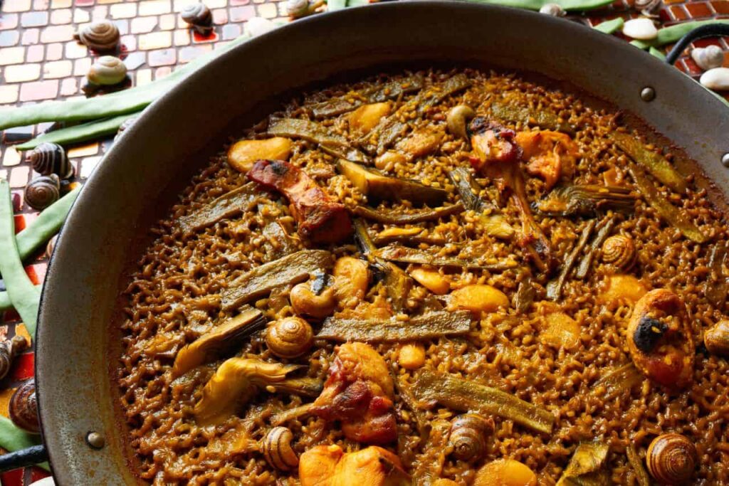 Rijst met konijn en slakken. Nog zo'n typisch gerecht uit de gastronomie van Alicante.