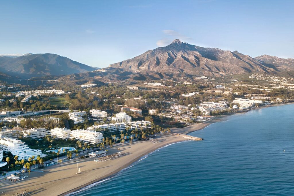 Plage de Puerto Ban?s ? Marbella (Málaga), l'une des meilleures plages de la Costa del Sol.