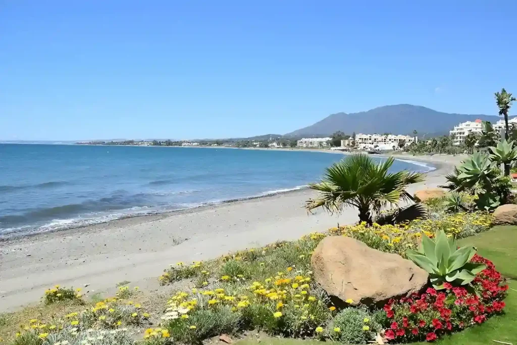 Picture of one of the beaches to see in Estepona.