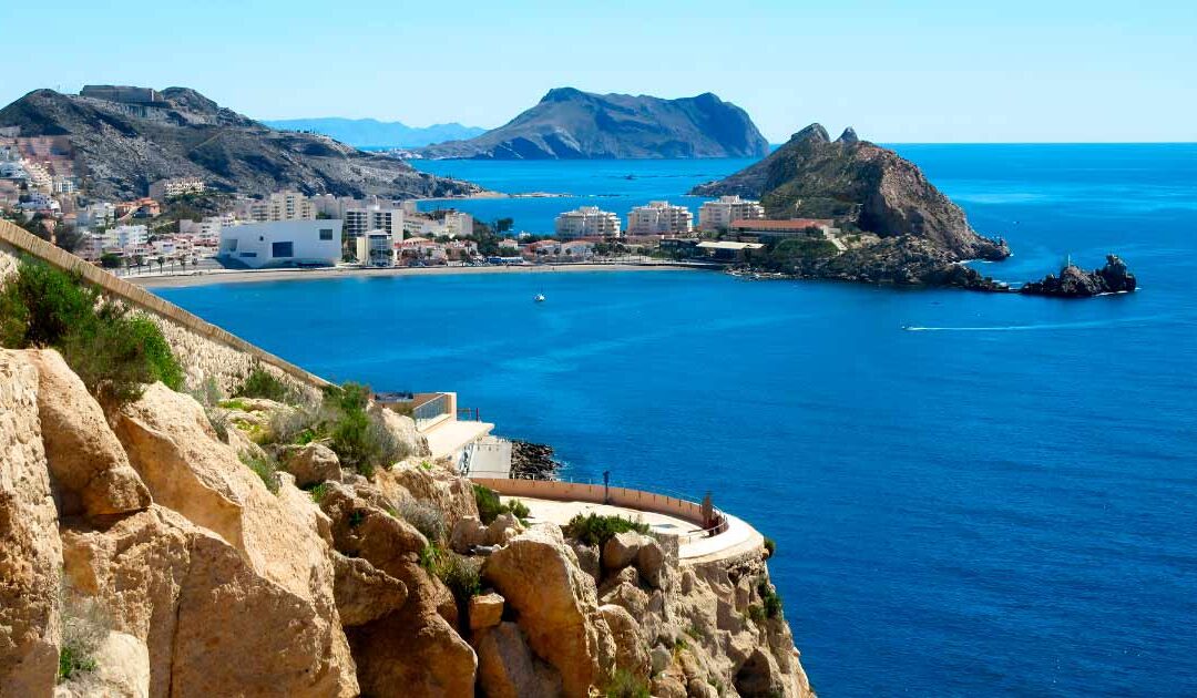 Que faire et que voir ? Águilas? Explorez ses plages spectaculaires et l’environnement naturel de l’Isla del Fraile